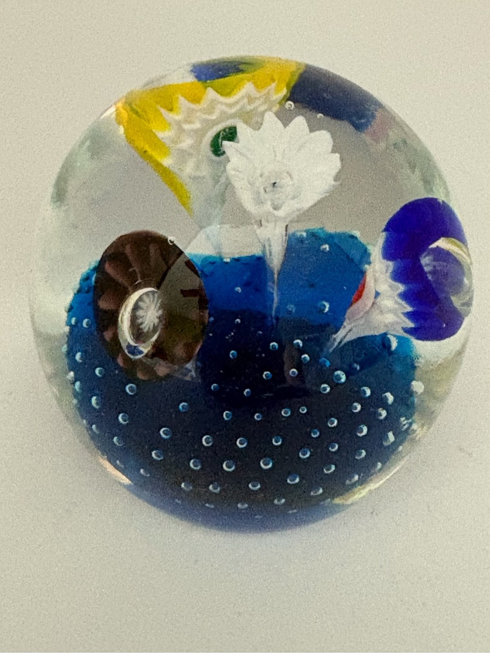 Vintage Murano Italy Flowers Art
Glass Round Paperweight